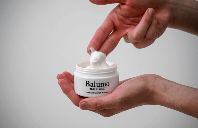 ①適量を手に取る